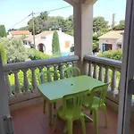 דירה Proche *